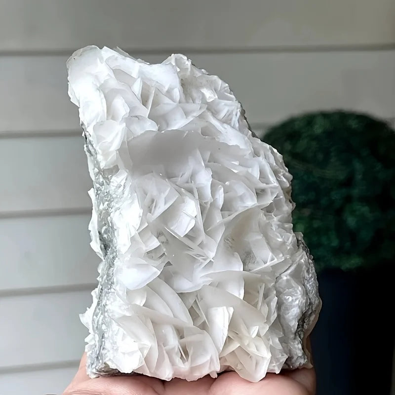 1pc 200-300g White Rose Calcite Mineral Speciman UV Reaction Under UV Light Home Decoration Valentine's Day Gift