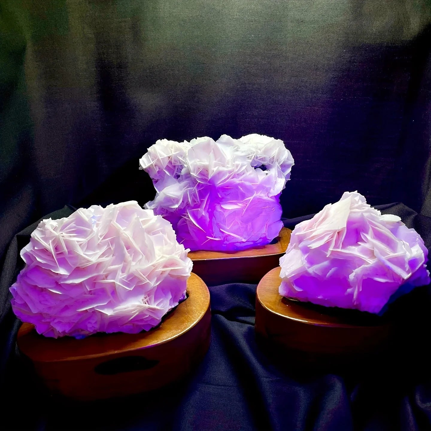 1pc 200-300g White Rose Calcite Mineral Speciman UV Reaction Under UV Light Home Decoration Valentine's Day Gift